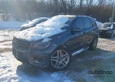 2015 Mercedes-Benz Ml 63 Amg 4Matic z USA, uszkodzony, nr VIN 4JGDA7EB8FA451743